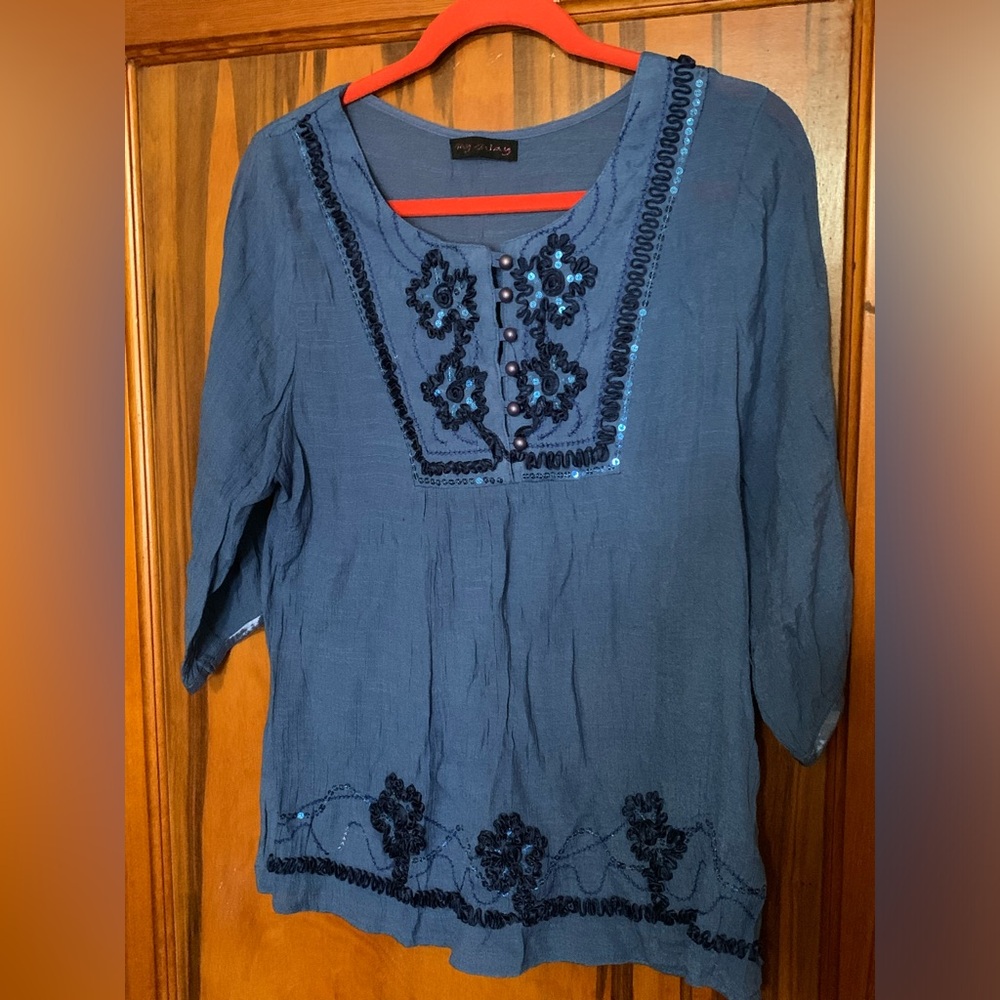 Women’s blue top with beautiful details